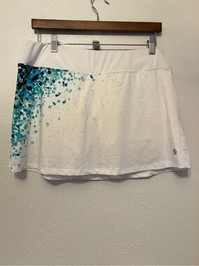 Lija Athletic White Skort with Teal/Blue Geometric Pixel Fade Print Large
0117S